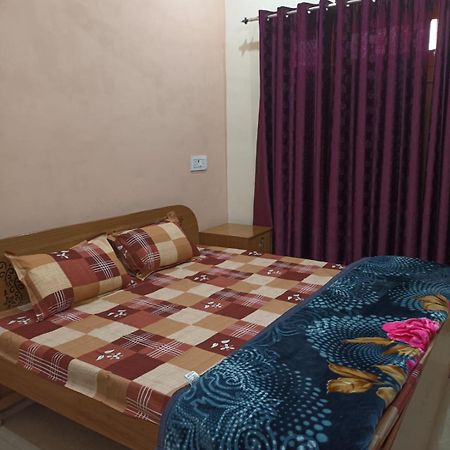 Anant Paying Guest House Ayodhya Екстериор снимка