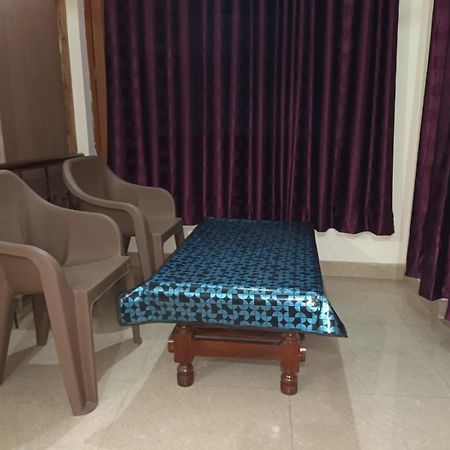 Anant Paying Guest House Ayodhya Екстериор снимка