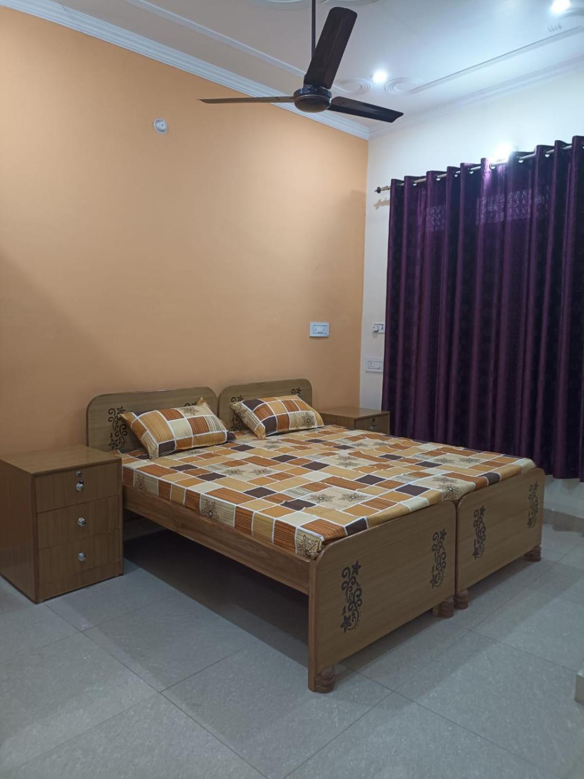 Anant Paying Guest House Ayodhya Екстериор снимка