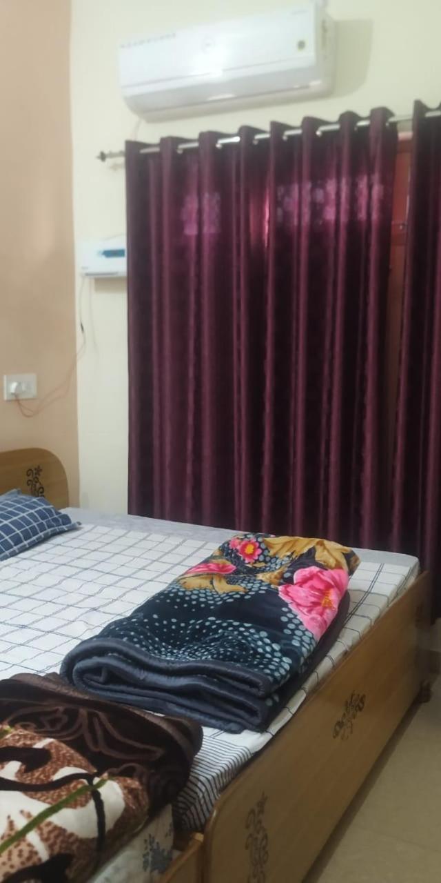 Anant Paying Guest House Ayodhya Екстериор снимка