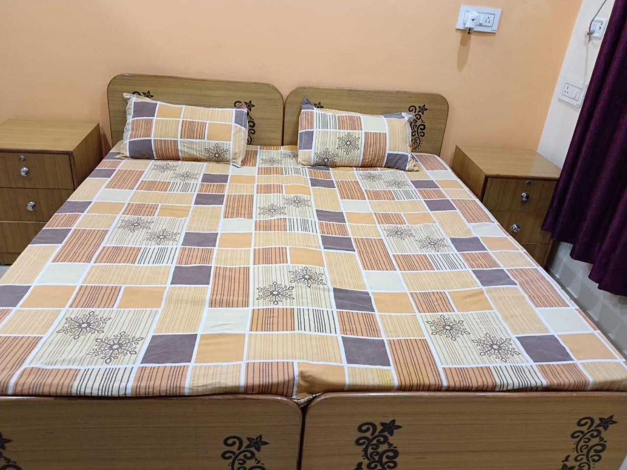 Anant Paying Guest House Ayodhya Екстериор снимка